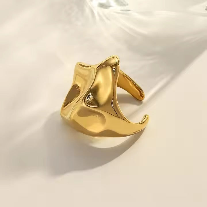 Sculptura Gold Ring